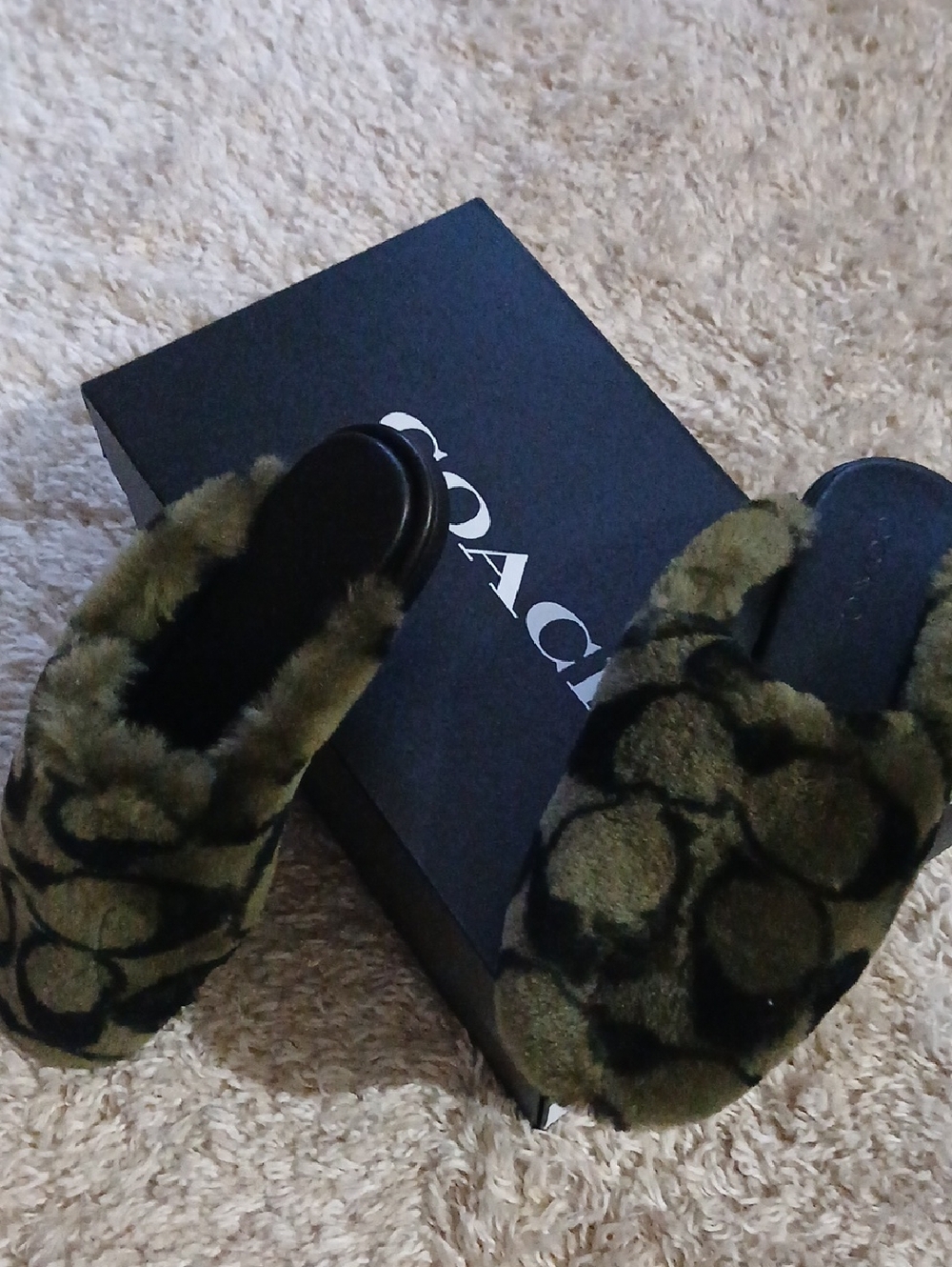 NWOT COACH SLIDES - Picture 1 of 8
